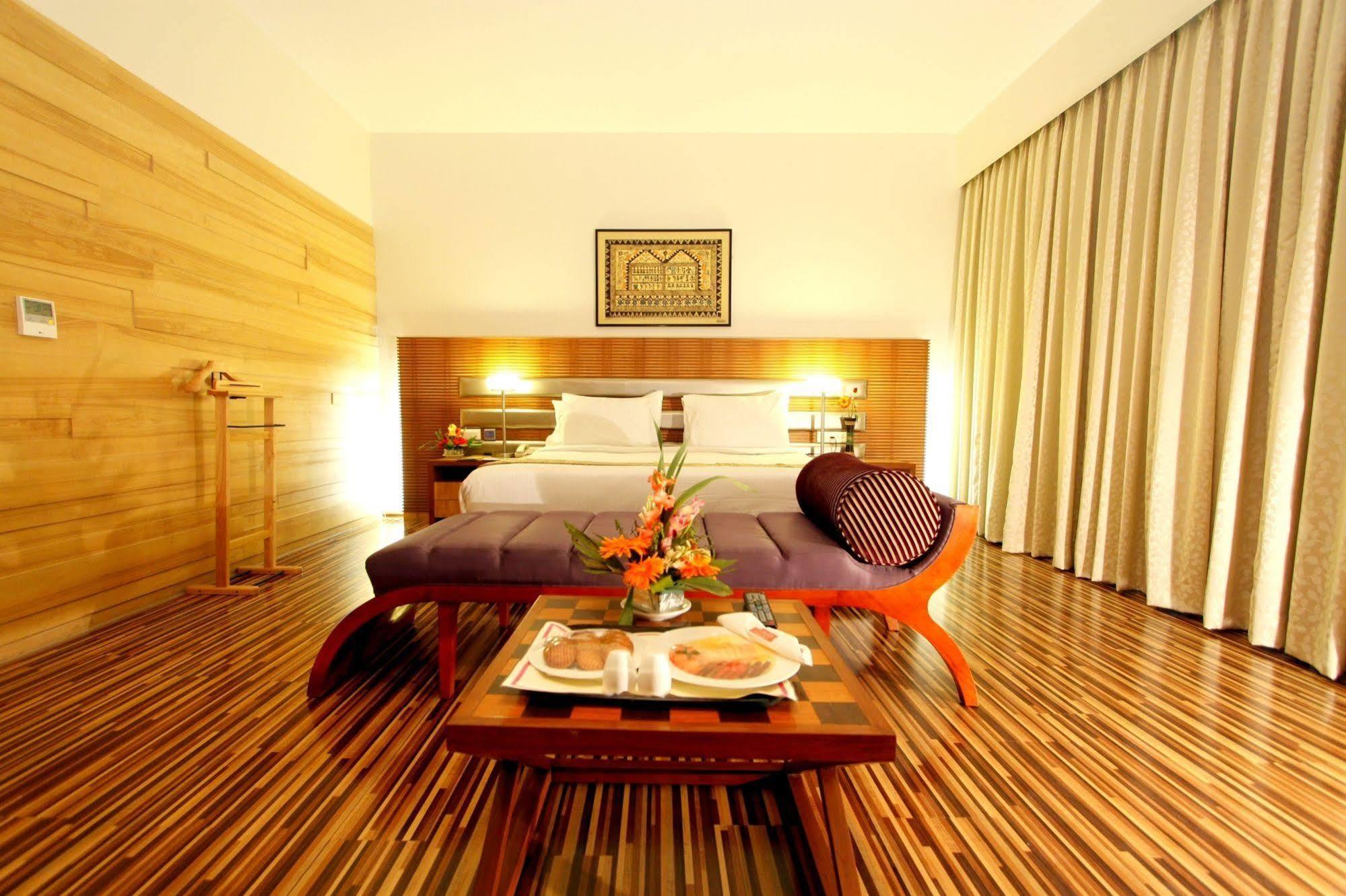 St Laurn Koregaon Park Púna Exteriér fotografie