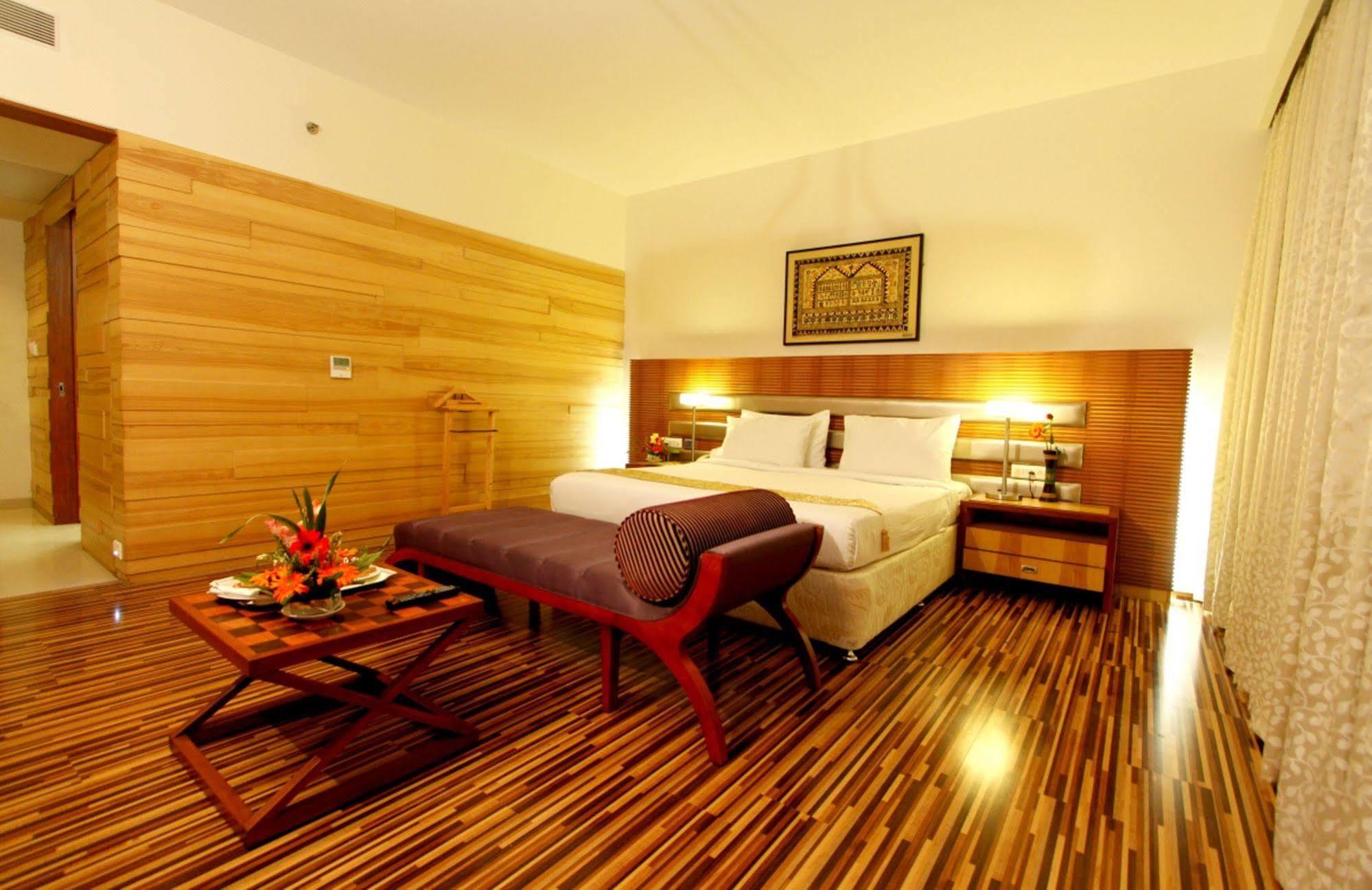 St Laurn Koregaon Park Púna Exteriér fotografie